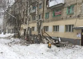 В тюменском доме, где рухнули балконы, недавно ремонтировали крышу