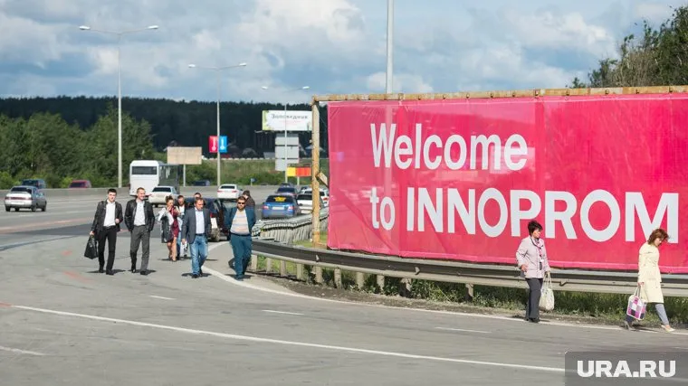 После падения стенда пострадавших доставили в ГКБ № 36