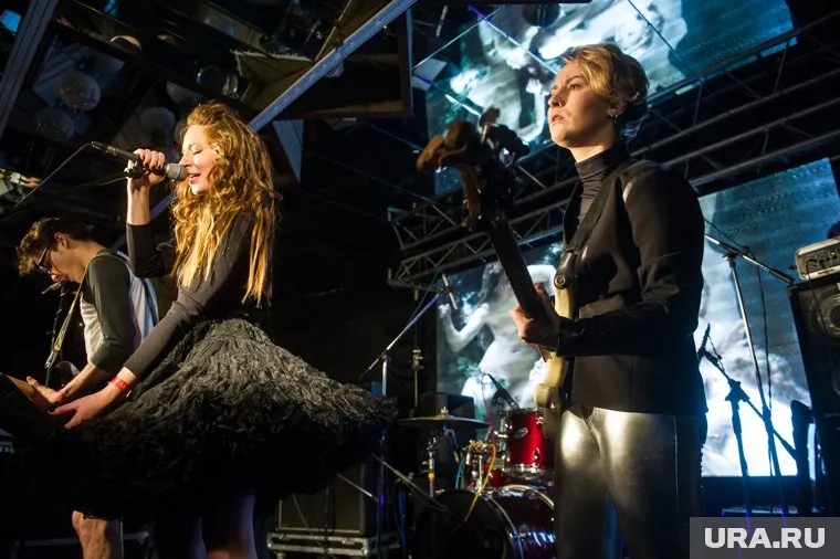 Группа «Обе Две» образовалась в Екатеринбурге в середине 2000-х годов