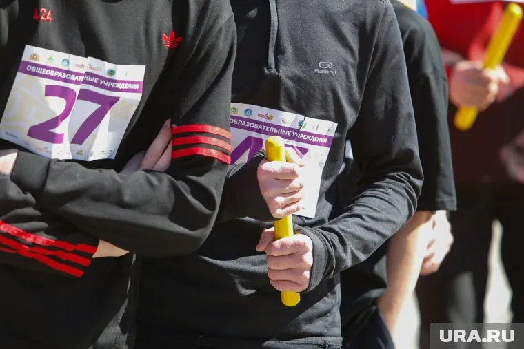 В забеге принимают участие 400 человек на дистанциях 1000 и 5000 метров