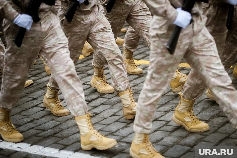 На кадрах советские воины прошли первый торжественный марш в 1945 году