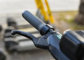 У екатеринбуржцев заберут тысячи электросамокатов