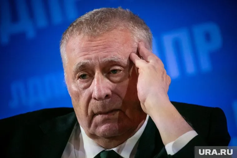 Правое легкое политика поражено примерно на 30%, уточняет Mash