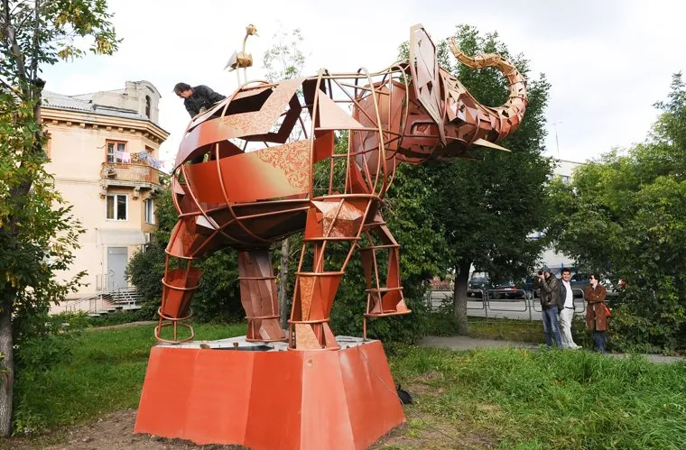 Слон. Челябинск., скульптура, слон