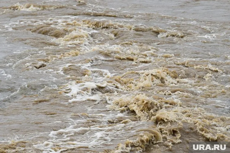 В поселок Остроленский из-за паводка приехала группа регионального МЧС