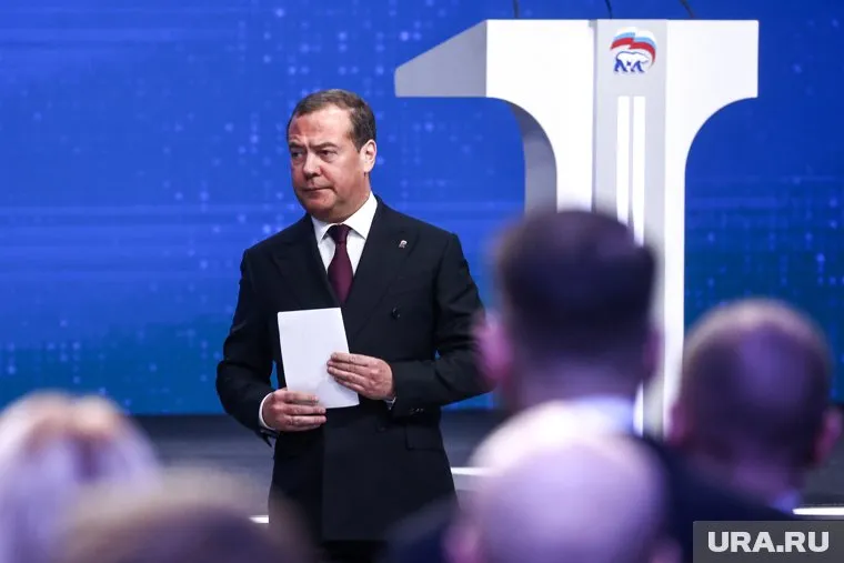 Украина должна признать свое поражение в конфликте, заявил Дмитрий Медведев