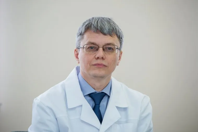 Посещение губернатором ХМАО Натальи Комаровой и представителей общественных организаций нового здания городской поликлиники №4, добровольский алексей, директор департамента здравоохранения