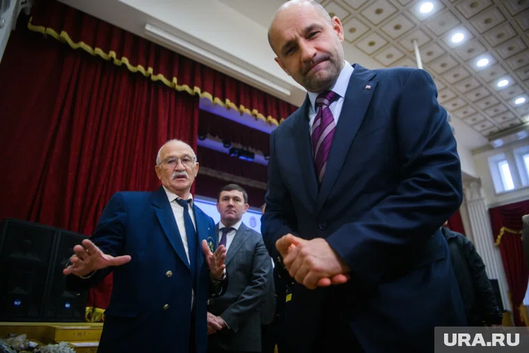 В церемонии участвовал Артем Жога (посередине)