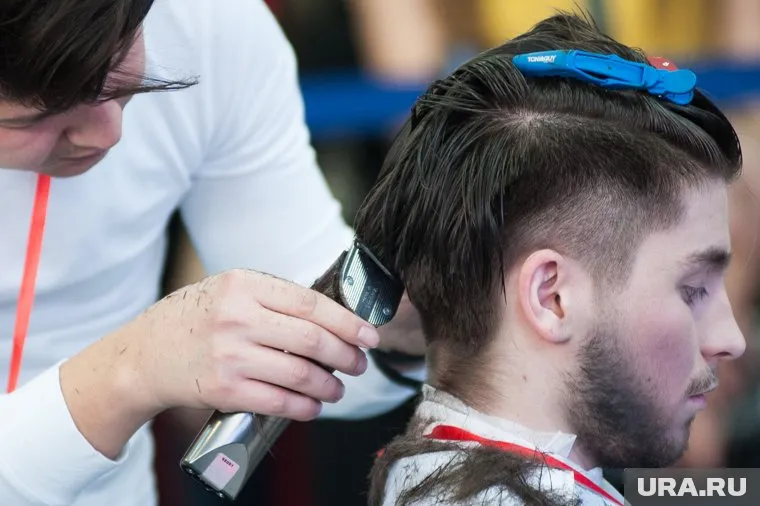 Барберу в Нефтеюганске готовы платить от 40 до 200 тысяч рублей