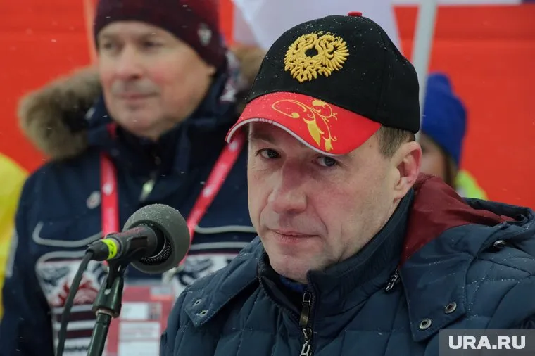 Орлов (на заднем плане) имеет шанс стать полпредом. У Холманских — он больше