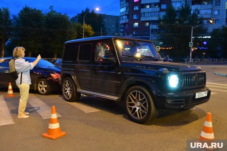 Обстановка возле Баку Плаза после задержания главы азербайджанской диаспоры Шахина Шыхлинского. Екатеринбург