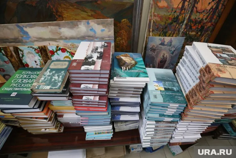 Бумажные учебники могут стать редкостью для российских школ