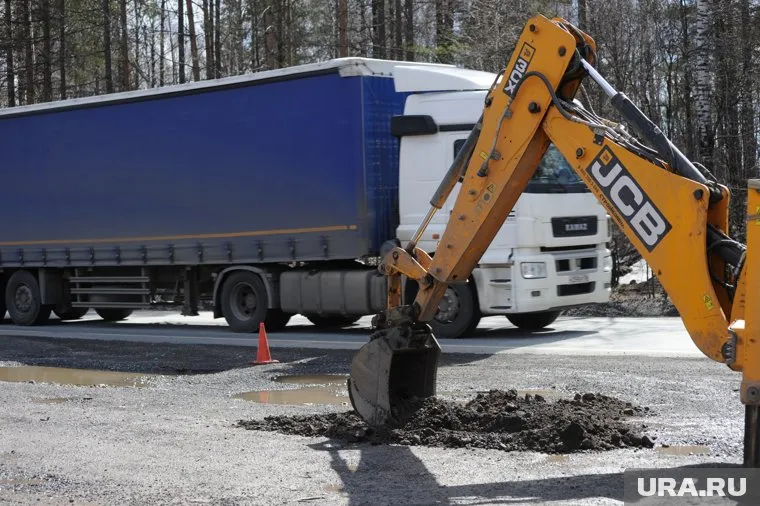 Дорожники начали разбор примыкания границ полосы отвода к незаконными объектами