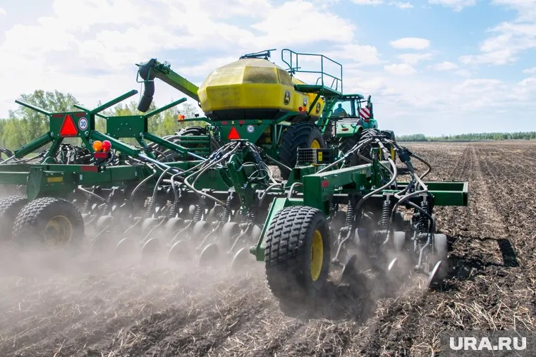 На «День Уральского поля-2022» пермский завод отправил пресс-подборщик и резчик рулонов