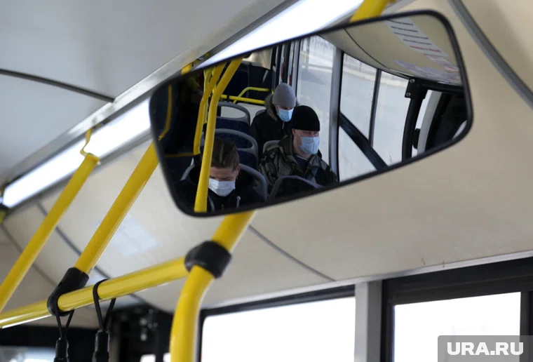 Житель Нижневартовска начал читать романтические стихи в автобусе