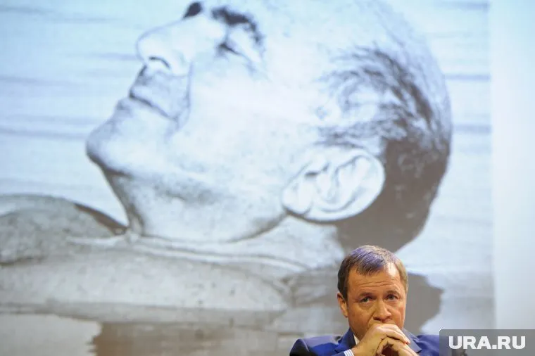 «Чем раньше вы это сделаете, тем меньше крови прольется», — наставлял беглый олигарх оппозиционеров