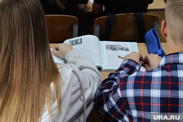 В новом учебнике истории пишут о возрождении нацизма в европейских странах