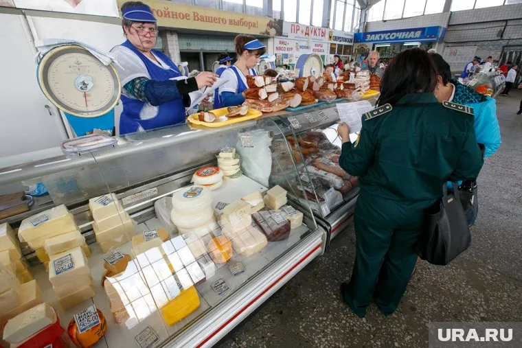 Отказ от «санкционной» еды стоит российским потребителям 445 млрд рублей в год