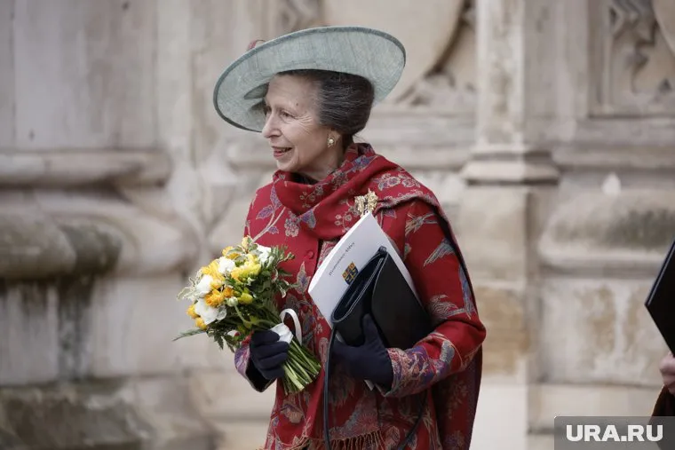 Британская принцесса Анна попала в больницу с сотрясением