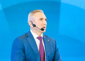В Тюмени прошла прямая линия губернатора Александра Моора: как это было