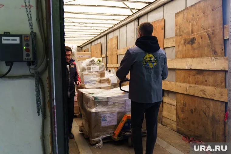 К бойцам СВО отправились автомобили УАЗ, печи и специальные технические средства