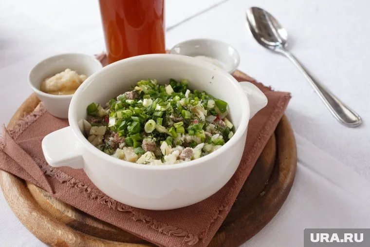 Рестораны добавляют в окрошку необычные ингредиенты