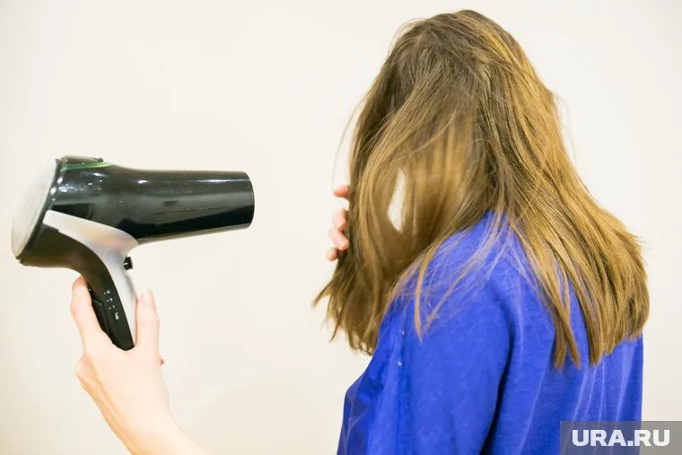 При выпадении волос стоит обратиться к врачу-трихологу