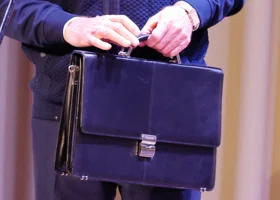 В ХМАО перспектива сохранить мэра на время мунреформы вызвала конфликт элит. Инсайд