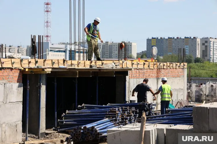 Шумков раскритиковал заказчика и бывшего застройщика самой большой школы Кургана