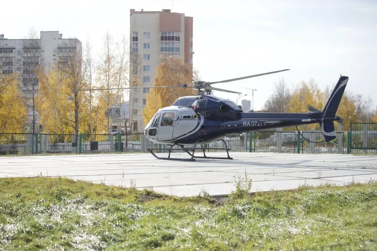 Вертолёт с девушкой из Магнитогорска, пострадавшей при падении в Оленьих ручьях. Екатеринбург