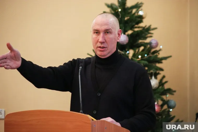Депутату Якову Сидорову показался подозрительным внезапный перенос заседания думы