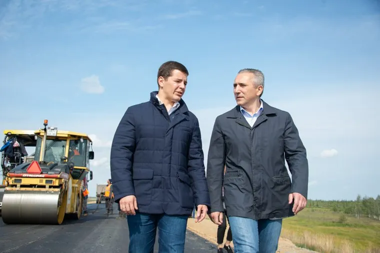 Артюхов и Моор посетили Надым, моор александр, дорога, асфальтовые катки, артюхов дмитрий