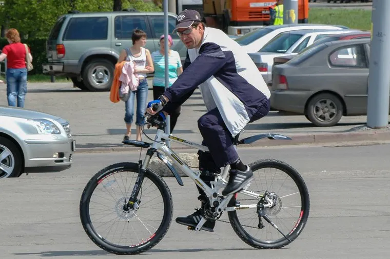Юревич на велосипеде. Челябинск.