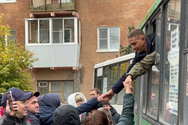 Отправка мобилизованных свердловчан с Чкаловского военкомата. Екатеринбург