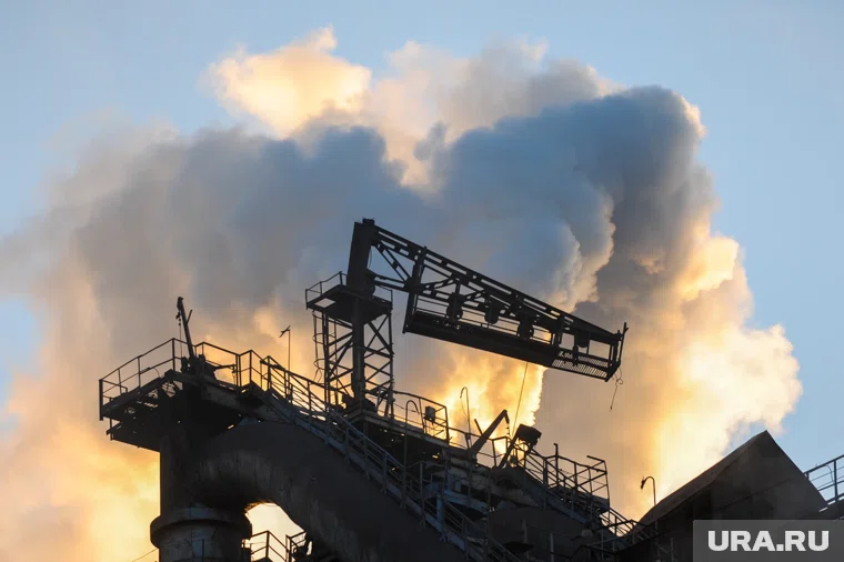 Больше половины уральцев уверены, что промышленность надо перенести как можно дальше от городов