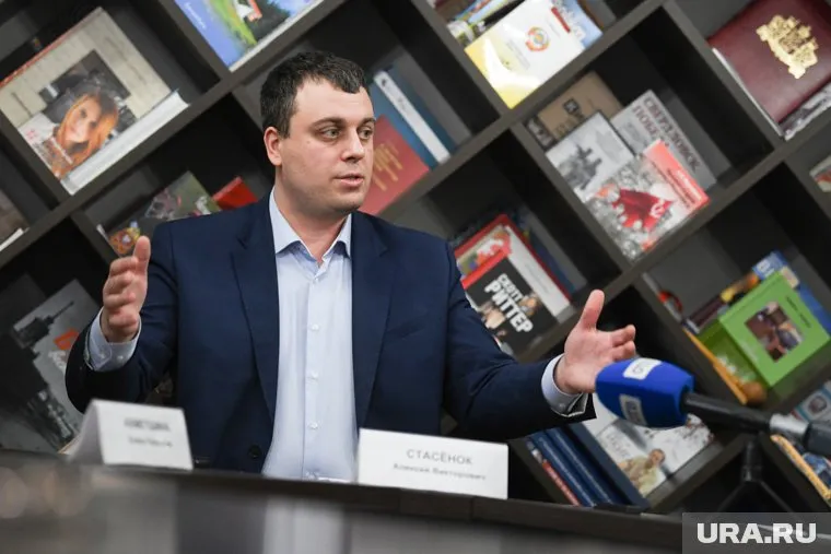 Сам Алексей Стасенок говорит, что разногласий с бизнесменом у него нет