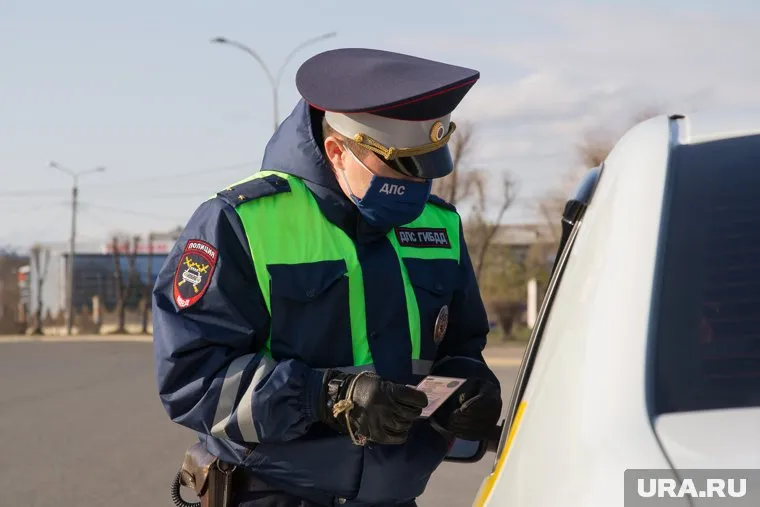 Сотрудники ДПС составили в отношении нарушителя административный протокол
