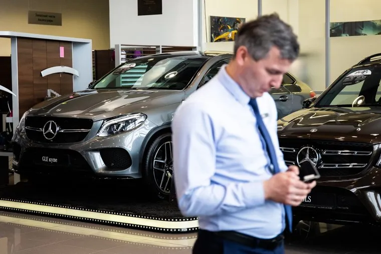 Салон «Мерседес-Бенц» в УралАвтоХаус. Екатеринбург