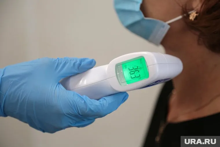 Бессимптомно болеющие COVID-19 не являются носителями вируса, отметил Николай Крючков