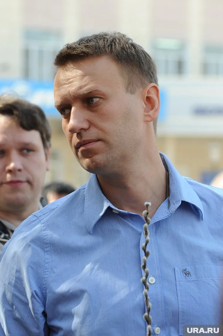 Алексей Навальный второй день находится в коме