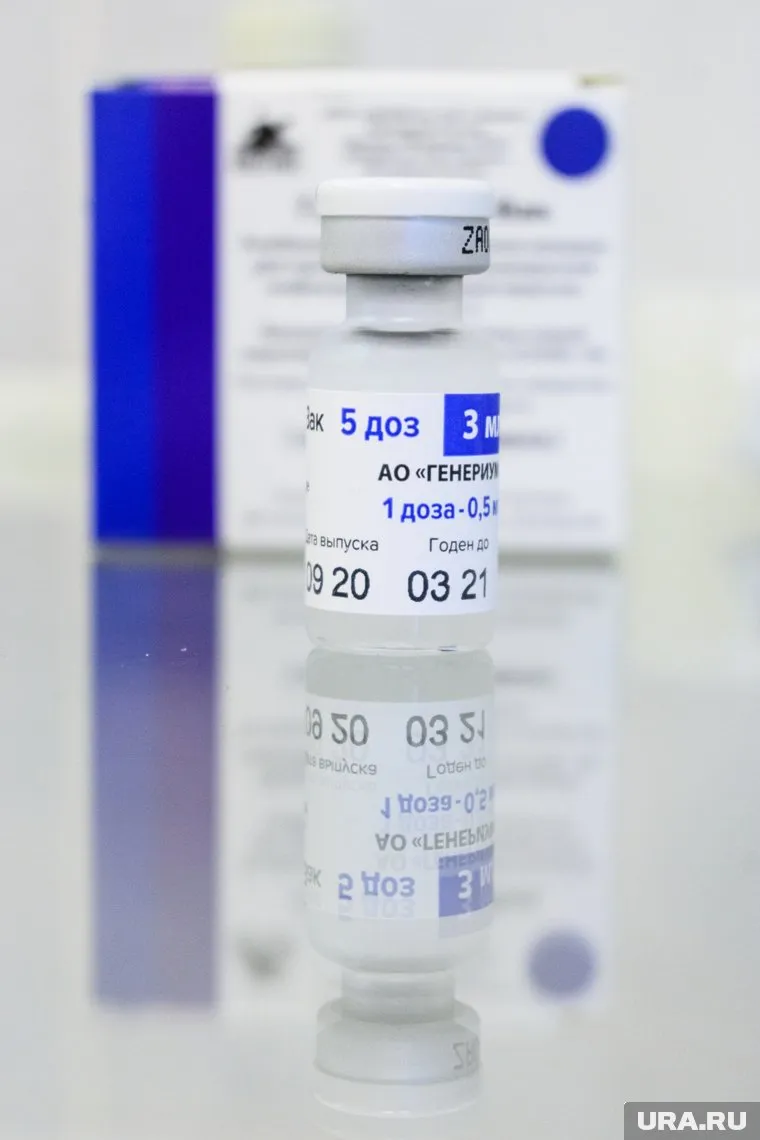 В Минздраве объяснили, почему запустили вакцину до конца клинических испытаний