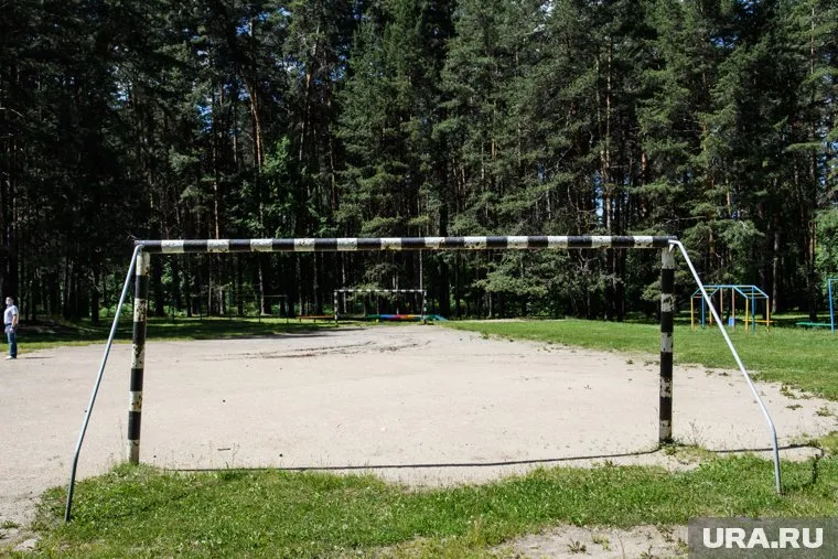 Мэрия Нефтеюганска выплатит компенсацию мальчику, на которого упали футбольные ворота