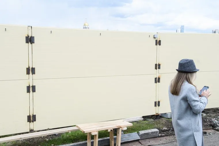 Александр Высокинский в сквере на Октябрьской площади. Екатеринбург