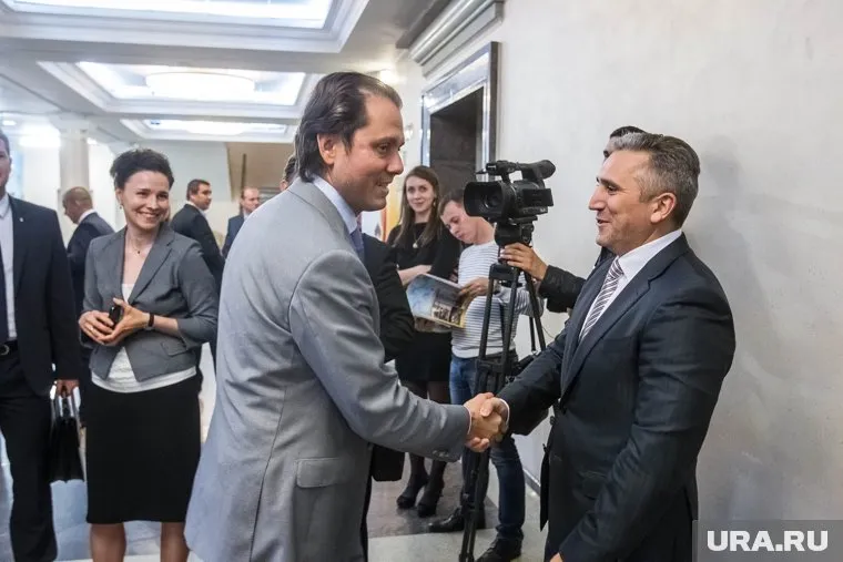 Считается, что включение Сысоева (слева) в правительство Тюменской области позволит губернатору Моору (справа) избавиться от критики со стороны ЛДПР