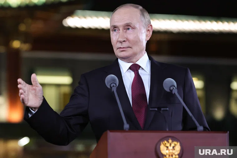 Путин подписал распоряжение о создании группы по вопросам поддержки сиротства