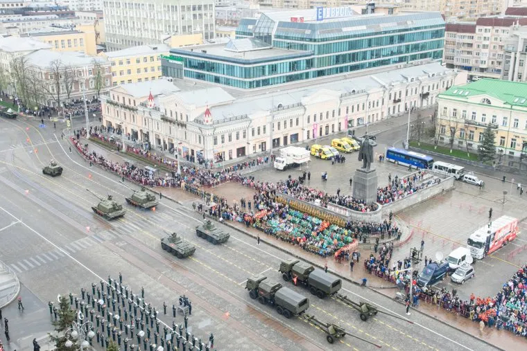 Парад Победы и акция "Бессмертный полк". Екатеринбург
