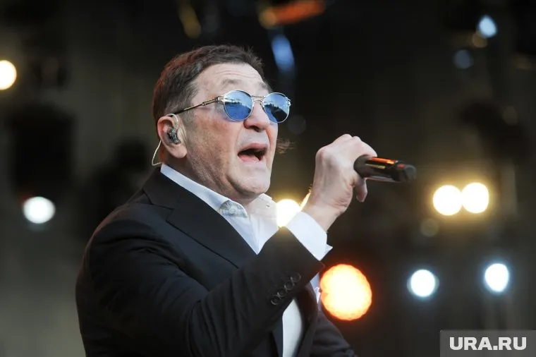 Награда присуждена артисту-вокалисту за многолетнюю плодотворную деятельность