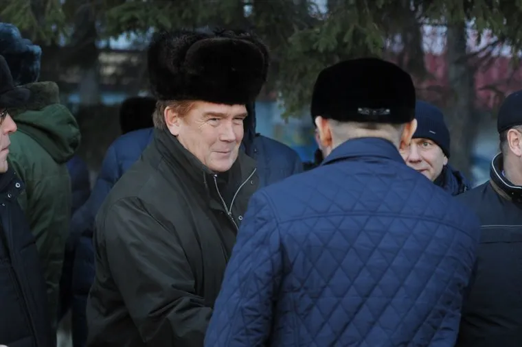 Возложение венков и цветов в День героя у Вечного огня. Челябинск, елистратов владимир, дубровский борис