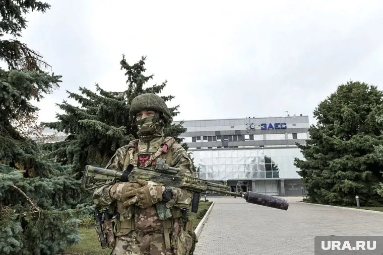 Начавшийся после обстрела ВСУ пожар в районе градирен ЗАЭС локализовали