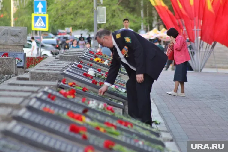 В Кремле согласны, что за осквернение памятников и мемориалов Великой Отечественной войны нужно жестоко наказывать
